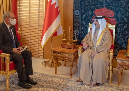 العاهل البحريني يتسلم أوراق اعتماد أول سفير لدولة الاحتلال الإسرائيلي