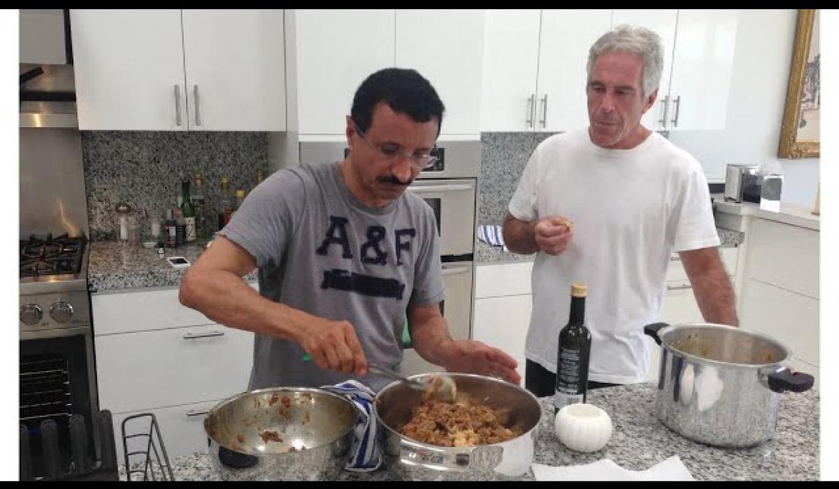 صور إباحية وحركات جنسية.. تسريبات جديدة لمراسلات بين سلطان بن سليم وإبستين