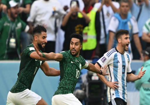 المنتخب السعودي يفجر مفاجأة كبيرة بالفوز على "رفاق ميسي" في كأس العالم