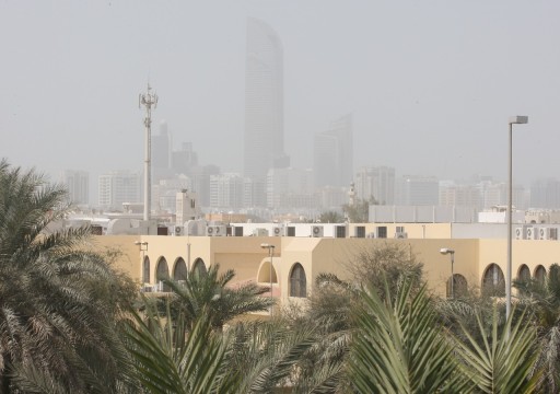 كتلة هوائية محملة بالغبار تسيطر على أجواء الإمارات
