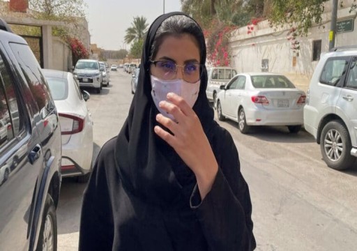 ناشطة سعودية تقول إن اختراق متعاقدين أمريكيين لهاتفها أدى لاعتقالها