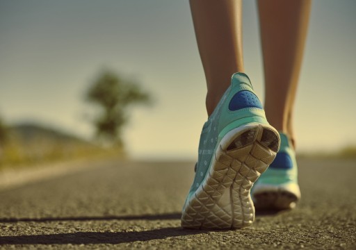 دراسة حديثة: المشي قد يساعد في منع تكرر الإصابة بألم الظهر