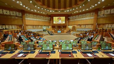 "الوطني الاتحادي" يوصي بتعديل سلم الرواتب وتبسيط شروط المساعدات السكنية