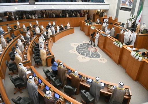 البرلمان الكويتي يقر منحة بـ"ثلاثة آلاف دينار" للمتقاعدين وزيادة سنوية للمعاشات