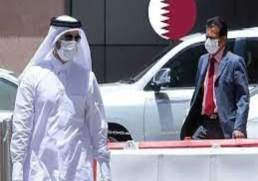 قطر تعيد إلزامية ارتداء الكمامات في الأماكن العامة المغلقة