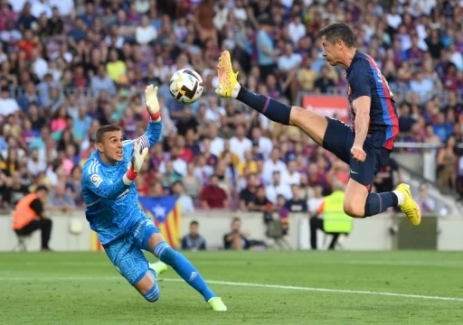 الدوري الإسباني.. ليفاندوفسكي يقود برشلونة لفوز كبير وبنزيمة يُنقذ ريال مدريد