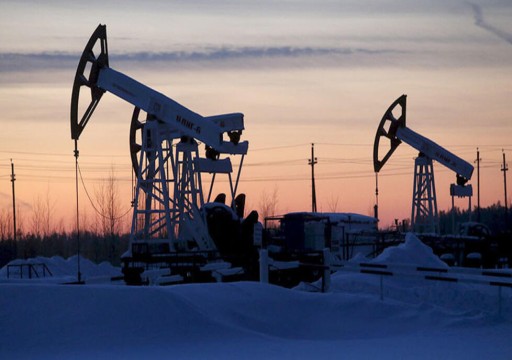النفط يقترب من مستويات ما قبل انتشار أوميكرون بفعل آمال بنمو اقتصادي