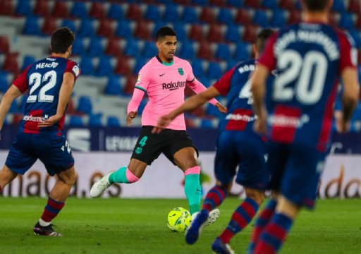 ليفانتي يفرض التعادل على برشلونة ويحرمه الصدارة في الدوري الإسباني