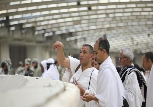 حجاج بيت الله يواصلون رمي الجمرات في أول أيام التشريق