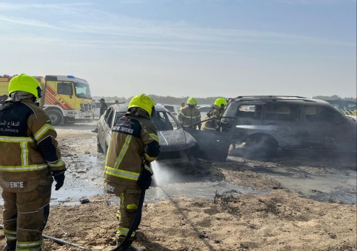 "مدني دبي" يسيطر على حريق اندلع بمركبتين دون إصابات