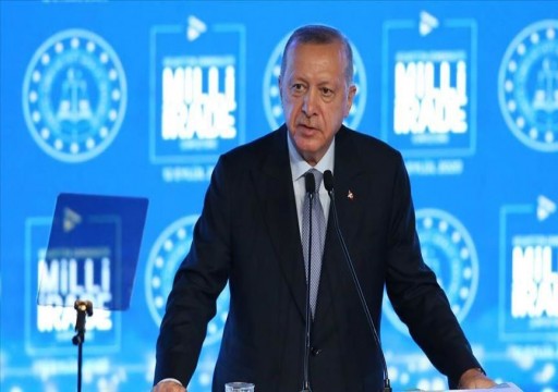 أردوغان يحذّر ماكرون وينصح اليونان