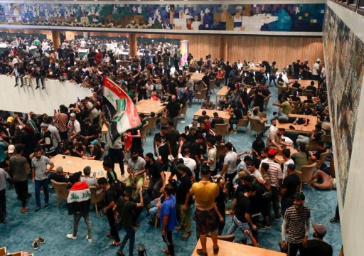 العراق.. عشرات الجرحى بتجدد الاحتجاجات في المنطقة الخضراء ببغداد