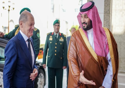 المستشار الألماني يصل السعودية ضمن جولة تشمل الإمارات	وقطر