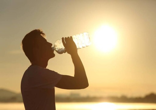 10 نصائح طبية لتجنب أشعة الشمس وحرارة الصيف