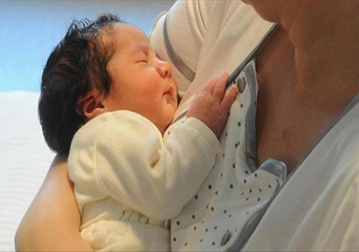 ما تأثيرات الرضاعة الطبيعية على النمو المعرفي للطفل؟