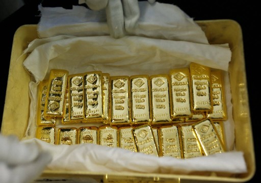 الذهب يتراجع عالمياً مع توقعات رفع إضافي للفائدة الأمريكية