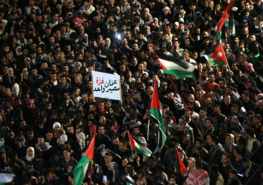 الأمن الأردني يعتقل المئات ويفض مظاهرات بمحيط السفارة الإسرائيلية في عمان