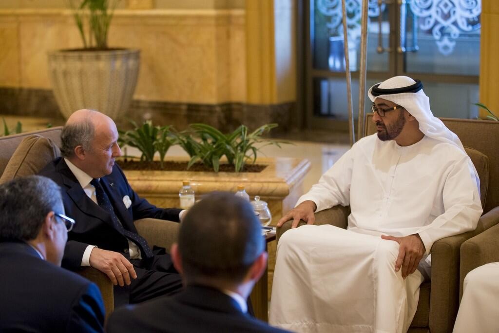 محمد بن زايد يلتقي وزير الخارجية الفرنسي في أبوظبي