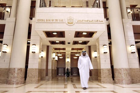 الحكومة تزيد الودائع ببنوك الإمارات