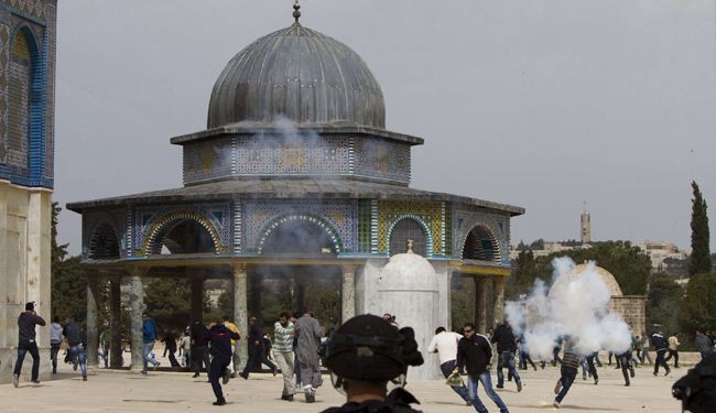 قوات الاحتلال تفرض قيوداً جديدة على دخول المصلين للمسجد الأقصى اليوم