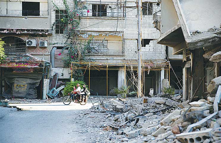 داعش يسقط طائرة حربية للنظام وقتلى روس في القصف على دير الزور