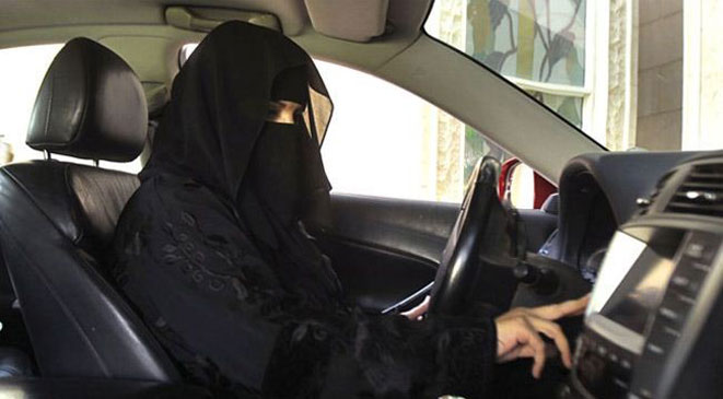 السعودية: الشورى يسمح للمرأة بقيادة السيارة ويضع شروط