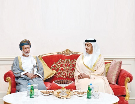 عبدالله بن زايد: الإمارات حريصة على تعزيز العلاقات مع عُمان