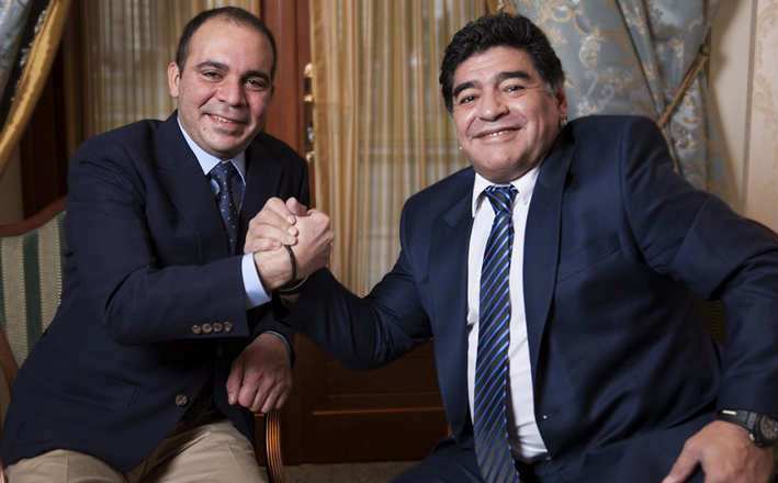 مارادونا يدعم علي بن الحسين للفوز برئاسة الفيفا