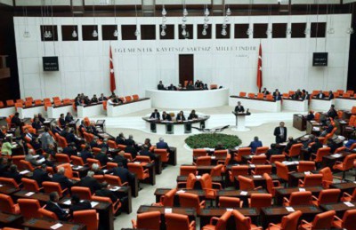  وقف التصويت على مشروع قانون أمني مثير للجدل في البرلمان التركي                                                        