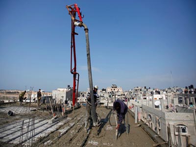 خطر التوقف يهدد المشاريع القطرية في غزة 