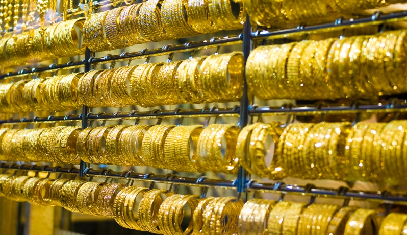 الذهب يتعافى من أدنى مستوى في 5 أشهر ونصف مع تراجع الدولار