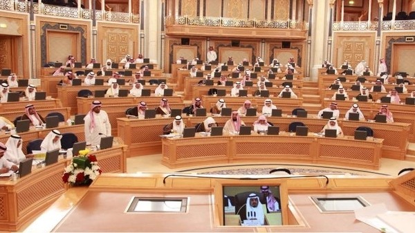 "الشورى السعودي" يواجه مواقع التواصل الاجتماعي  بتغليظ العقوبات