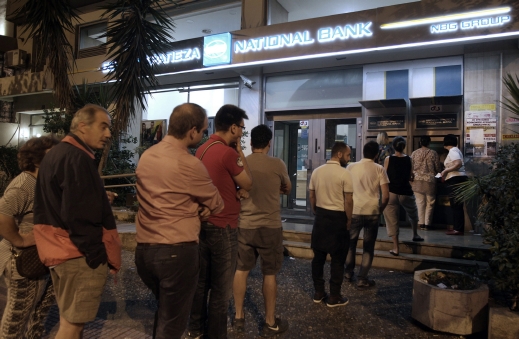 الحكومة اليونانية تعيد فتح بنوكها بعد إغلاقها لثلاثة أسابيع