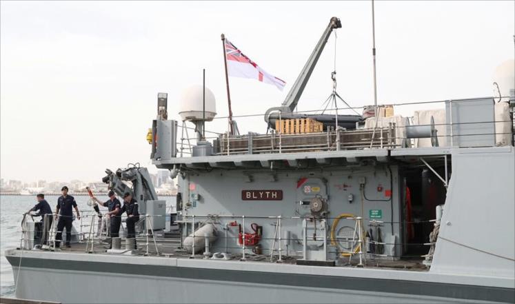 وصول سفن حربية بريطانية إلى قطر